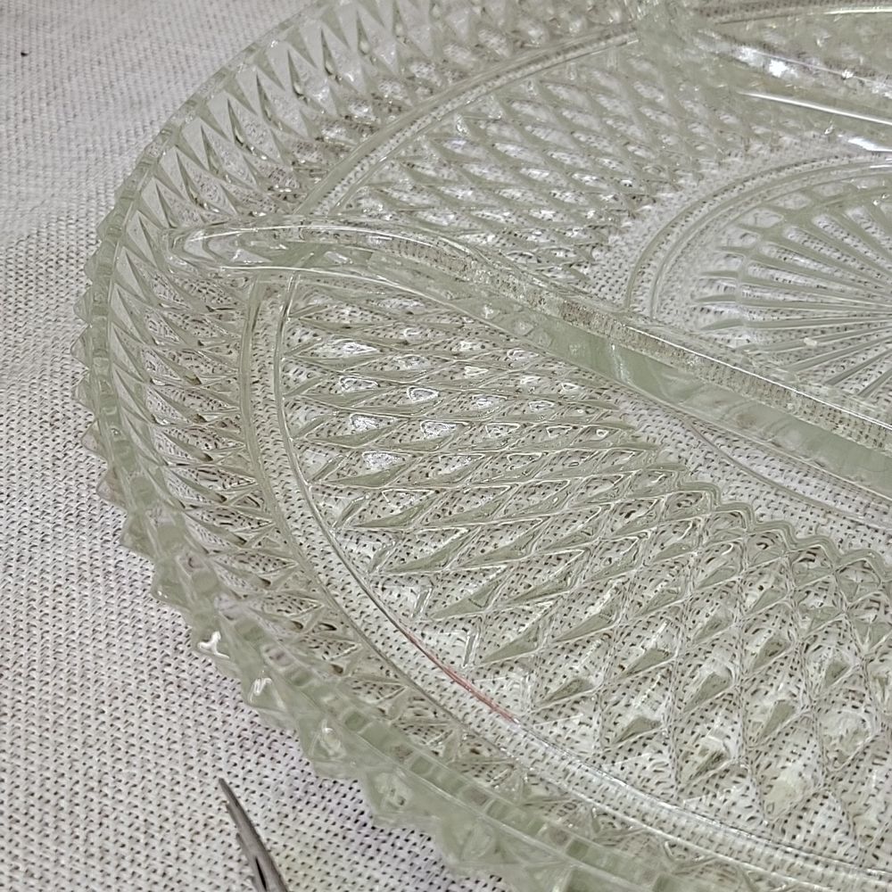 ‎Indiana Glass Diamond Point 3 Part 12" Relish Tray - Picture 3 of 6
